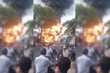 Tiền Giang: Không kể nguy hiểm, tài xế lái xe bồn bốc cháy rời khỏi cây xăng