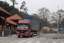 Gần 1.900 xe đang tiếp tục ùn tắc tại các cửa khẩu phía Bắc sau Tết