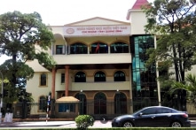 Quảng Bình: 9 cán bộ Ngân hàng Nhà nước đi ăn, hát karaoke trong giờ làm