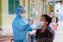 Người mắc COVID-19 phải trả tiền thuốc, vắc-xin khi điều trị ở viện