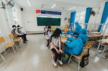 Học sinh Côn Đảo ngừng học trực tiếp; tỉnh thúc đẩy việc tiêm vắc-xin cho trẻ từ 5-11 tuổi