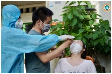 Giá xét nghiệm COVID-19 mới: Test nhanh tối đa 78.000 đồng, giảm 30%