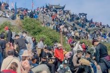 7 ngày Tết, hơn 45 ngàn người chen chân lên chùa Đồng – Yên Tử (Quảng Ninh)