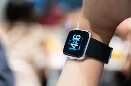 Hơn 100 người bị bỏng tay khi đeo đồng hồ thông minh Fitbit