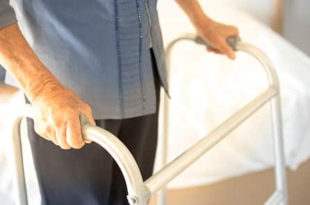 Nghiên cứu: Thiết bị đột phá giúp người liệt có thể đi lại được