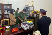 Một nữ GĐ trung tâm giáo dục thường xuyên ở Nghệ An bị bắt