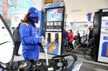 TP.HCM: Cây xăng Petrolimex chỉ bán “xăng xịn” RON95-V, giá cao hơn 1.100 đồng/lít