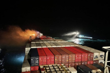 Tàu chở hơn 2.200 container bốc cháy 6 ngày đêm ở vùng biển Vũng Tàu