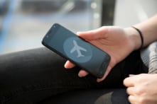 Bạn biết bao nhiêu công dụng của “chế độ máy bay” trên smartphone?