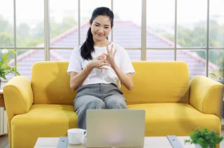 Cô gái khiếm thính với ước mơ trở thành tiến sĩ tại Đại học Thanh Hoa