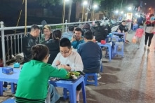 Hà Nội bỏ quy định hàng quán đóng cửa trước 21h hàng ngày