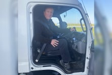 Đoàn xe tình nguyện của Anh, gồm cựu thủ tướng, gửi viện trợ đến Ukraine