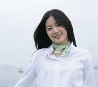 “Quốc bảo nhan sắc xứ Hàn” Lee Young-ae góp 90.000 USD cho Ukraine