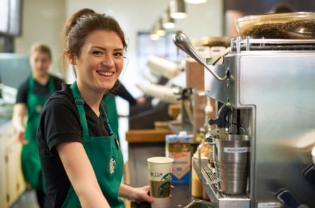 Nhân viên Starbucks có hành động tinh tế để giúp đỡ cô gái 18 tuổi