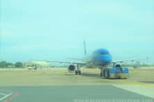 Sân bay Tân Sơn Nhất tạm đóng một đường băng, hành khách cần theo dõi lịch bay