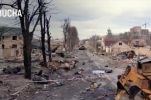 Nga tập trung quân tới Donbas, Ukraine cáo buộc Nga tiêu hủy bằng chứng diệt chủng