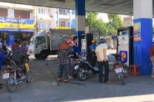 Từ ngày 1/4, xăng RON95 giảm 1.040 đồng/lít; dầu Diesel tăng 1.450 đồng/lít