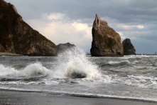 Tàu du lịch Nhật Bản gặp nạn: 10 người tử vong, 16 người mất tích