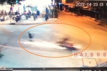 Bé trai 4 tuổi theo mẹ bán vé số bị xe máy tông văng nhiều mét