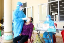 Ngày 15/4 có 73.934 ca COVID-19; Nghệ An bổ sung 53.858 ca