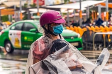 Tiêm vắc-xin COVID-19 cho trẻ 5-11 tuổi: Chính phủ thúc đẩy, phụ huynh ‘trăm mối tơ vò’