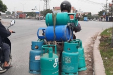 Giá gas tăng lần thứ 3 liên tiếp, mức tăng 14.000 đồng/bình 12kg từ ngày 1/4