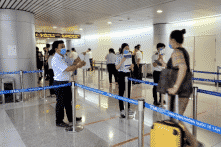 Sân bay Tân Sơn Nhất: Không kiểm tra lại kết quả xét nghiệm COVID-19