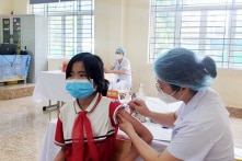 Từ 16/4, TP.HCM bắt đầu tiêm vắc-xin COVID-19 cho trẻ; 30-60% phụ huynh chưa đồng ý