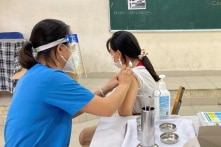 Ngày 26/4 có 48.431 ca COVID-19; Hà Nội bổ sung 40.000 ca