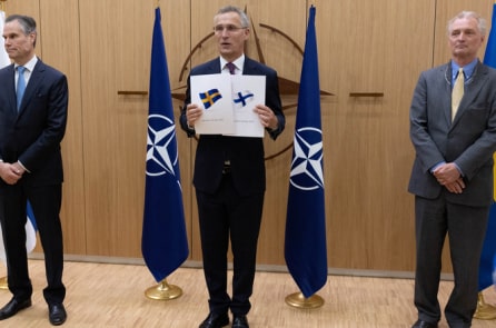 NATO mời Phần Lan, Thụy Điển gia nhập liên minh, coi Nga là ‘mối đe dọa trực tiếp’