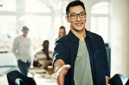 Không tự tin, luôn bị tổn thương? 2 cạm bẫy làm giảm khả năng tự khẳng định bản thân
