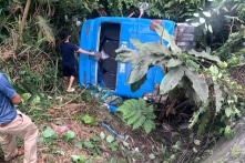 Mất lái, xe khách chở 30 người lao thẳng xuống vực Tam Đảo, Vĩnh Phúc