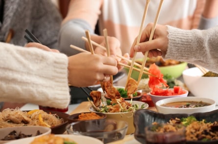 Người có 4 biểu hiện này trên bàn ăn, đừng nên kết thâm giao