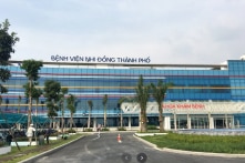 Vụ bé 2 tháng tuổi bị mẹ thả rơi từ tầng 5: Bé có nhịp tim trở lại trước khi qua đời