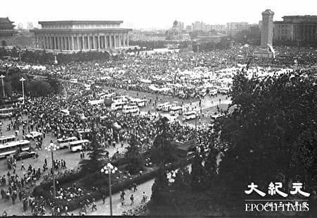 id12998508 June4th Tiananmen Massacre 002 1 7 450x309 1