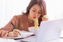 Làm sao để đối mặt với căng thẳng nhưng vẫn hạnh phúc và khỏe mạnh?