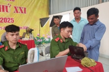 Bộ Công an: ‘Tuyệt đối không cho mượn, chụp, thuê, mua thẻ CCCD, CMND’