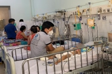 Gần 3.500 túi thuốc trị sốc sốt xuất huyết phải tiêu hủy, trong khi nhiều BV còn thiếu