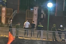 Hà Nội: Người đàn ông rơi từ tầng cao, mắc vào hàng rào tử vong