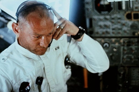 Áo phi hành gia Apollo 11 được bán đấu giá gần 2,8 triệu USD