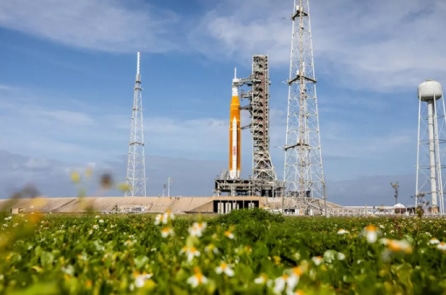 Tàu thám hiểm Mặt Trăng của NASA bắt đầu quay trở về Trái Đất