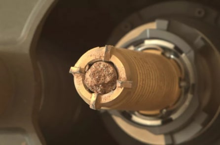 Xe tự hành Perseverance của NASA đặt mẫu vật đầu tiên lên bề mặt sao Hỏa