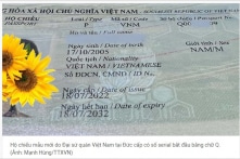 Việt Nam tạm cấp giấy chứng nhận bổ sung cho người có hộ chiếu mẫu mới tại Đức