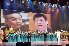 Đưa ảnh quan chức ‘ngã ngựa’ minh họa cho bài nhạc: ‘Ca khúc của tôi phục vụ chính trị’