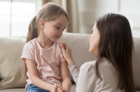 Bà mẹ phương Tây dùng trí huệ cổ xưa để xoa dịu đứa trẻ đang khóc thét