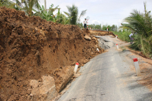 Long An: Đường ven sông Vàm Cỏ Tây lún sâu 5m sau 2 tuần khánh thành