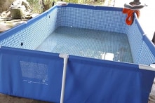 Hà Tĩnh: Bé 3 tuổi tử vong thương tâm trong bể bơi mini