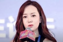Phóng viên TQ rơi nước mắt vì ông Abe, bị ‘ném đá’ đến nỗi phải tự tử