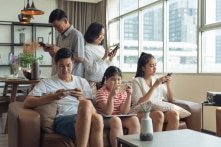 Chuyên gia: Không lệ thuộc vào mạng xã hội để tránh trầm cảm
