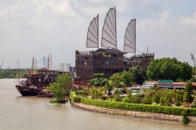 Tàu du lịch đường sông quốc tế cập bến, lượng khách ngoại vẫn còn “nhỏ giọt”